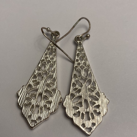Silver Tone Metal Openwork Flower Floral Earrings - Picture 11 of 14